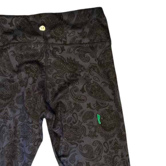 Authentic Lululemon Navy Blue Capri Leggings - Picture 3 of 8